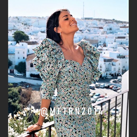 SOLD! BLOGGER FAVE! ZARA Floral Print Dress w/ Ruffles* - Picture 3 of 16